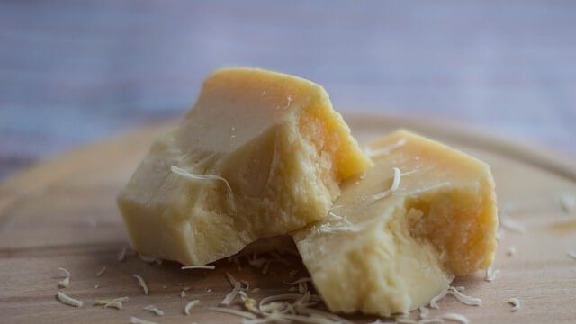 parmezán, sült tojás